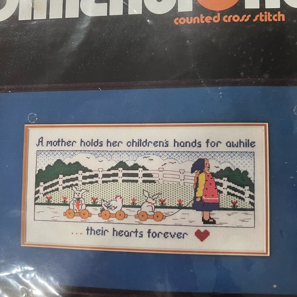 Dimensions Cross Stitch Kit 1984 Mothers Hearts and Hands, Stitching Frame Incl - Picture 3 of 6